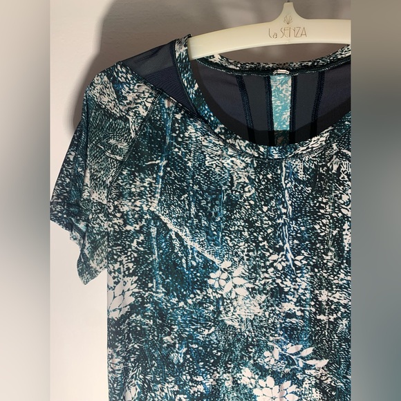 Lululemon Seek The Heat Short Sleeve top
Wildwood White Multi/Nocturnal Teal - Picture 4 of 11